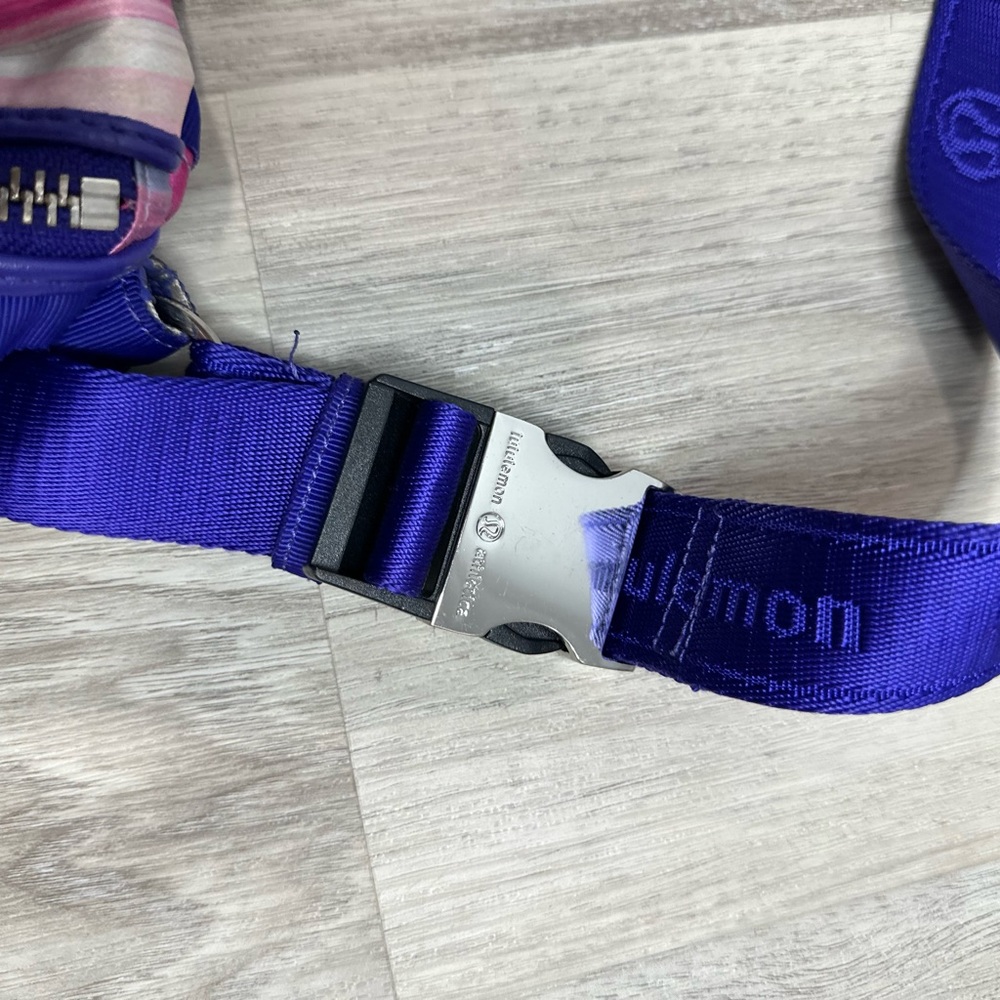 🦄🦄Lululemon Good Fortune Bag - Picture 10 of 16